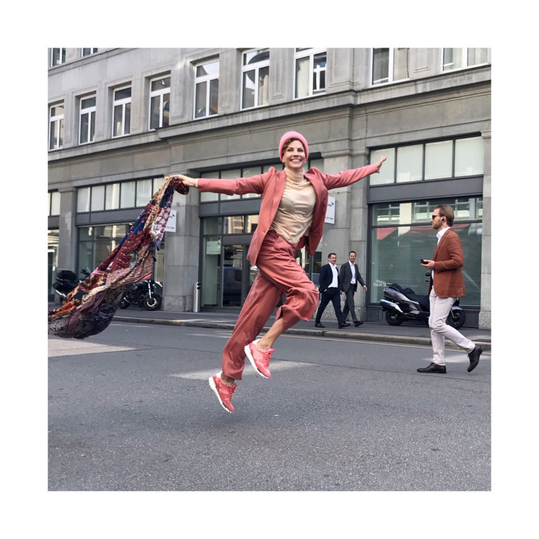 Розовые кроссовки - хит весны 2019, изюминка любого образа