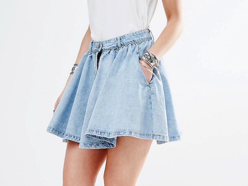 Можно ли джинсовая юбка. Юбка джинсовая. Джинсовая юбка клеш. Джинсовая юбка солнце. Фасоны джинсовых юбок.