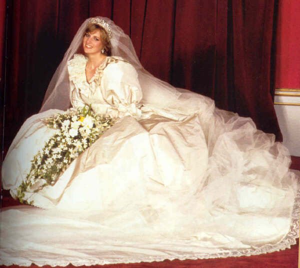 История вещи: белое свадебное платье