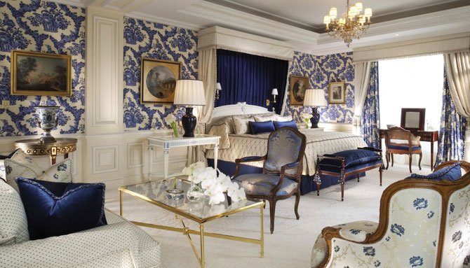 Отель-легенда George V (Париж)