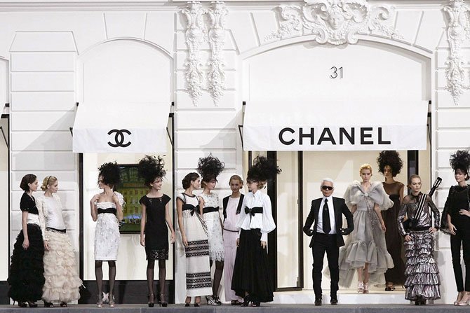Показы Chanel: 20 самых памятных шоу